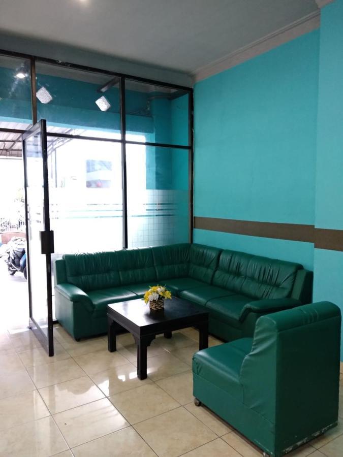Reddoorz Near Yuki Simpang Raya Mall Medan 2 Exterior photo